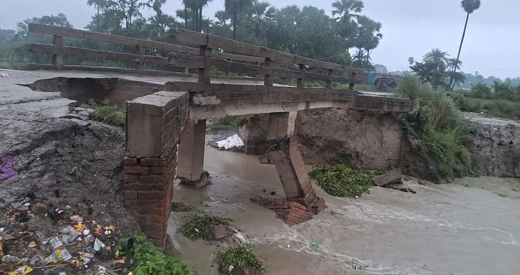 bihar-bridge-collapsed:-सारण-में-24-घंटे-के-अंदर-तीसरा-पुल-गिरा,-तेज-बहाव-नहीं-झेल-पाया-गंडक-नदी-पर-बना-ब्रिज