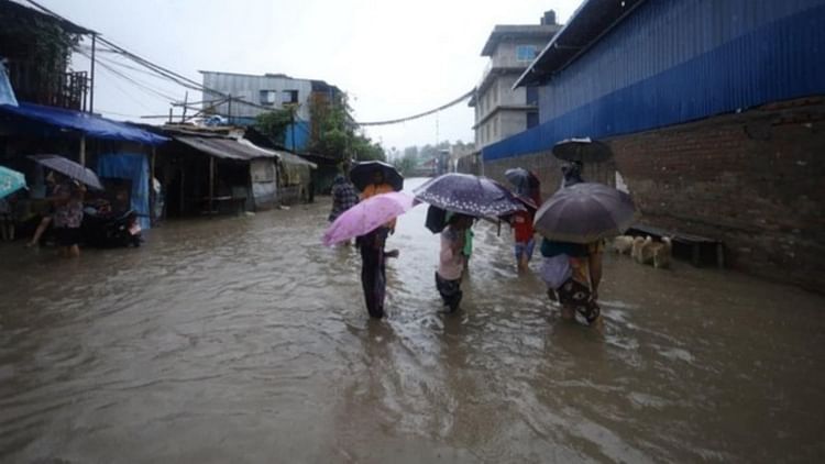 nepal:-बारिश-के-बाद-काठमांडू-में-सुरंग-ढहने-से-तीन-की-मौत-और-10-घायल,-नेपाल-में-उफान-पर-कई-नदियां;-अलर्ट-जारी