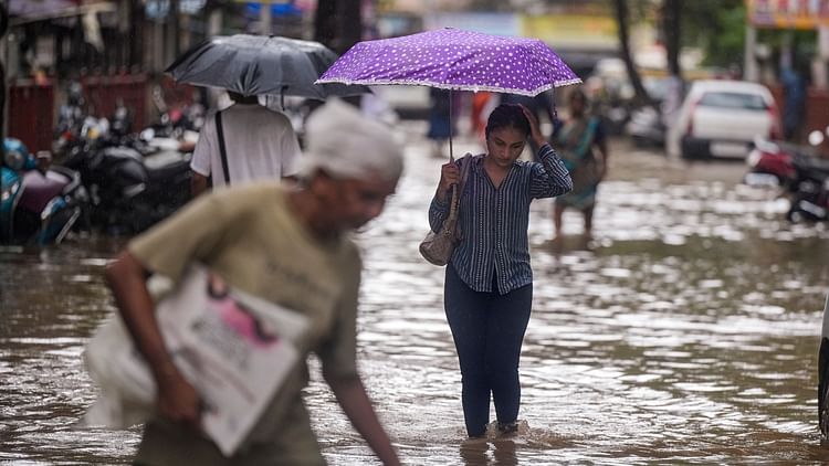 up-weather-:-धीमी-हुई-मानसून-की-चाल…-आज-से-फिर-पकड़ेगा-रफ्तार,-इन-जिलों-के-लिए-भारी-बारिश-की-चेतावनी