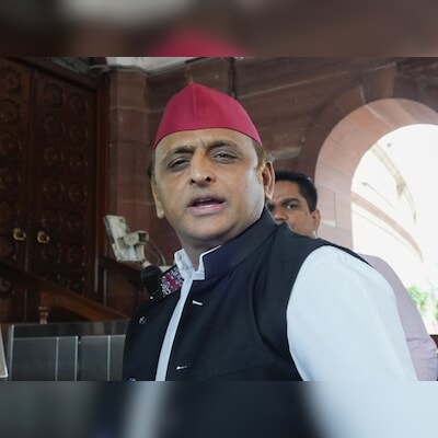 akhilesh-doesn't-have-the-heart-to-handle-a-bulldozer:-up-cm-adityanath