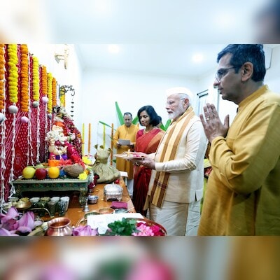 row-over-pm-modi-attending-ganpati-puja-at-cji's-residence:-bjp-slams-oppn