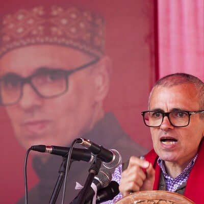 mehbooba-mufti-has-only-brought-destruction-to-j&k:-omar