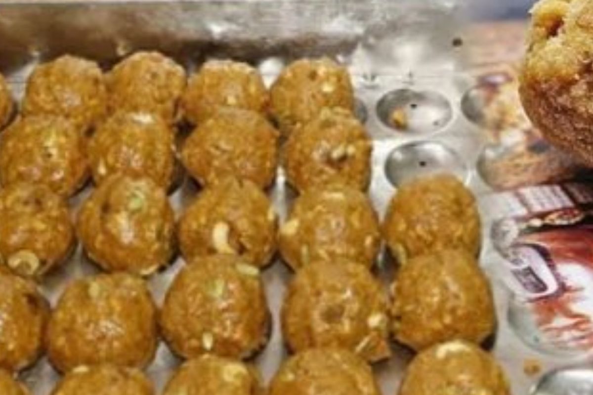 tirupati-laddu-controversy:-देश-भर-के-मंदिरों-में-मिष्ठान-प्रसाद-लाने-पर-रोक,-मथुरा-में-चढ़ाए-जाएंगे-पंचमेवा-और-मिश्री