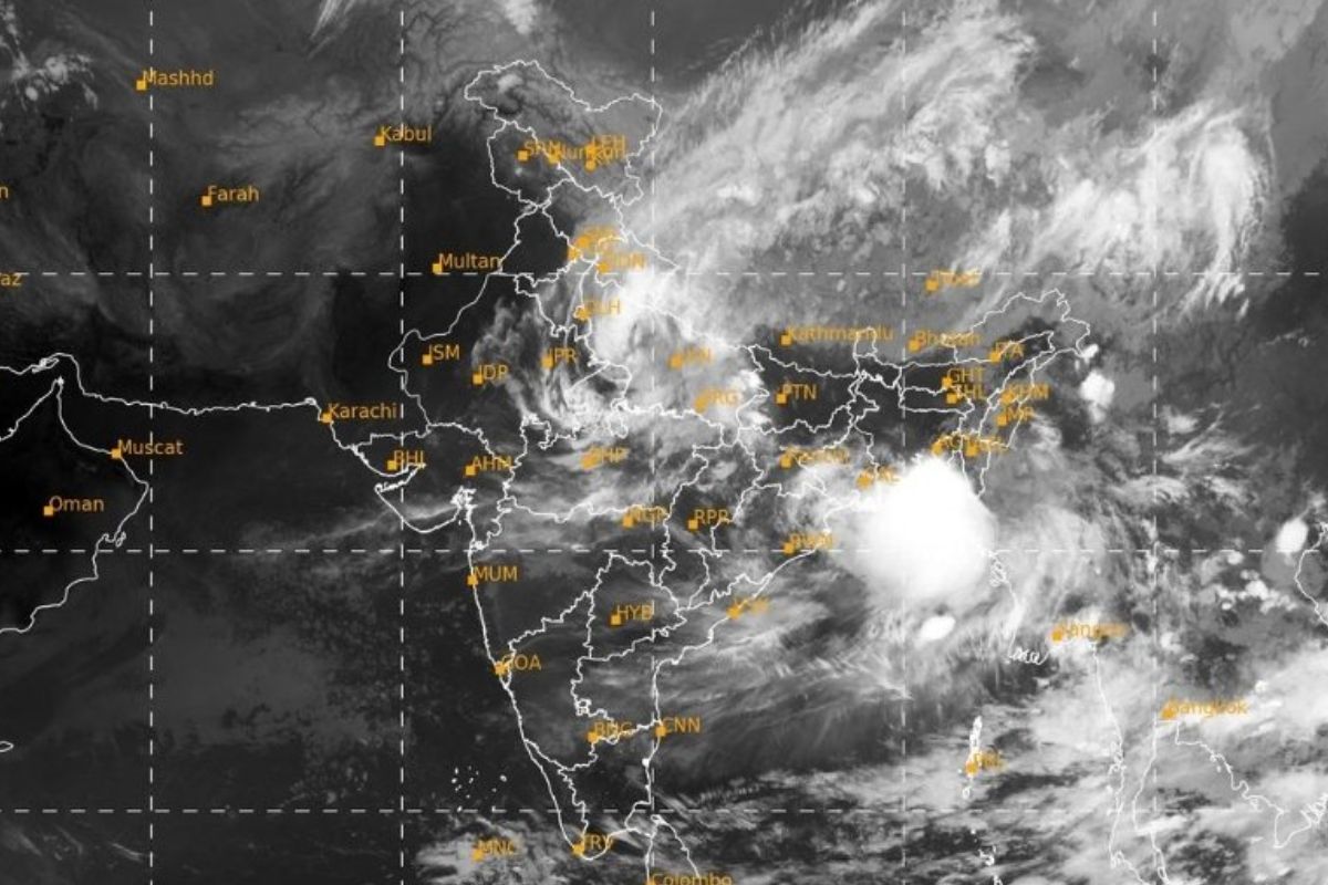 weather-forecast:-दुर्गा-पूजा-के-साथ-दीवाली-और-छठ-में-भी-बारिश!-पूर्वोत्तर-में-उठ-रहा-तूफान,-rain-alert,-bihar-jharkhand-rain