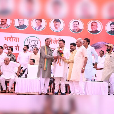 haryana-polls:-bjp's-ashok-tanwar-returns-to-cong-at-rahul-gandhi's-rally