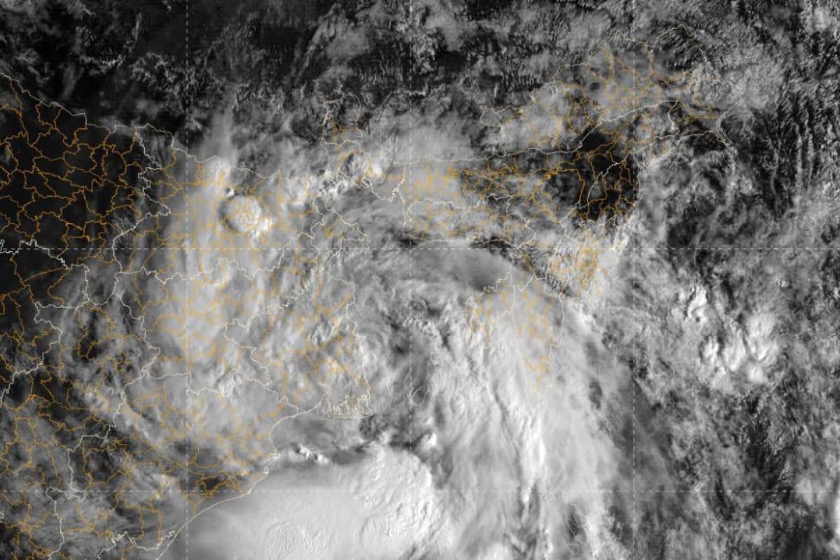 weather-forecast:-बंगाल-की-खाड़ी-और-अरब-सागर-से-उठ-रहा-तूफान,-15-से-ज्यादा-राज्यों-में-अलर्ट,-13-अक्टूबर-तक-भारी-बारिश,-bihar-weather,-jharkhand-rain-today